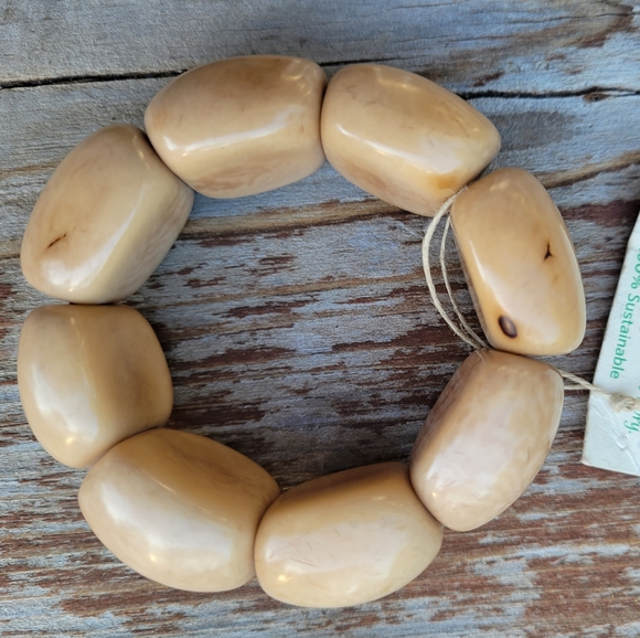 Stretch Bracelet Handcrafted Tagua Jewelry - Picture 3 of 4